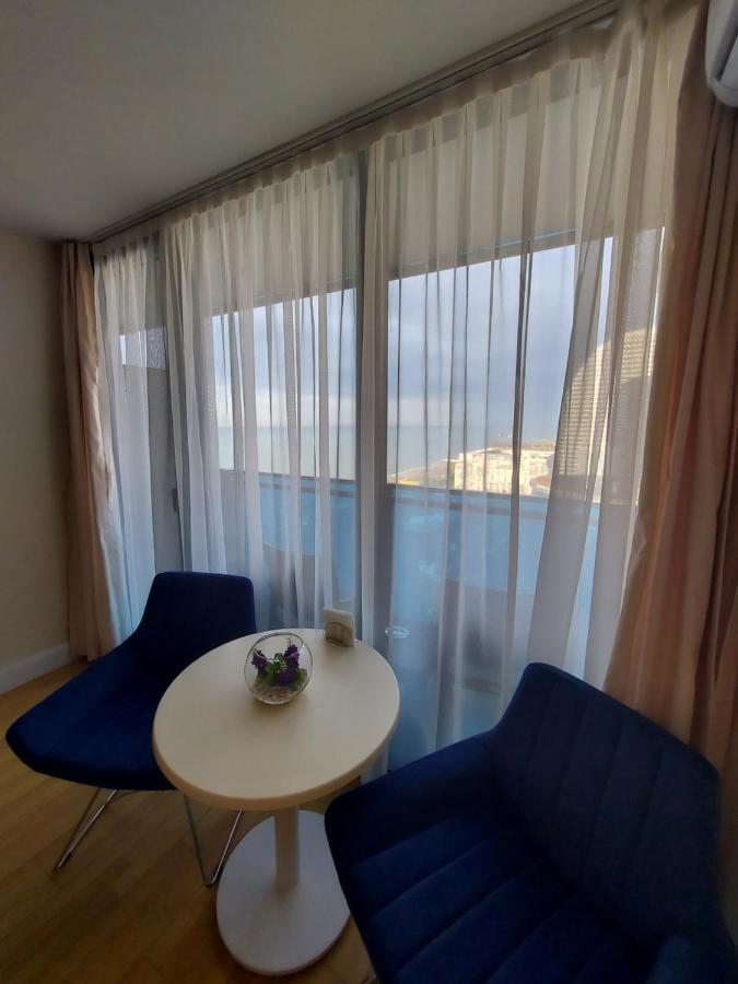 Apartmán Номера На Высоких Этажах 24,31 Batumi Exteriér fotografie